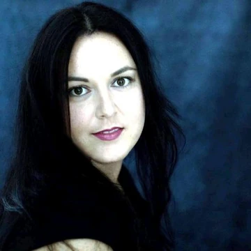 Photo of author Kelly St. Clare